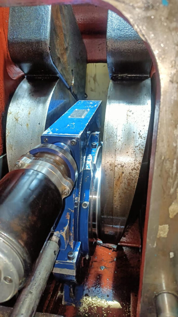 Crankshaft grinding and repair under process